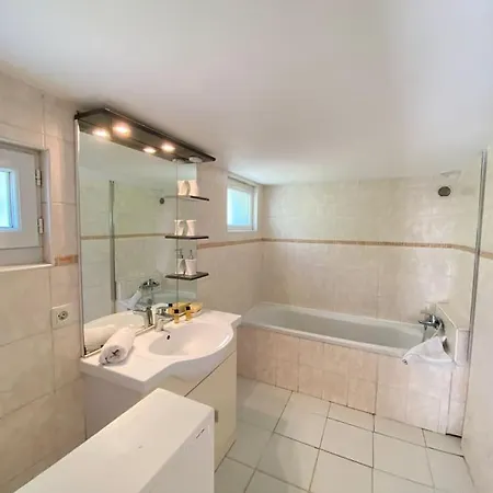 06av1 - Petite Maison Au Calme Avec Piscine Casa de Férias Antibes
