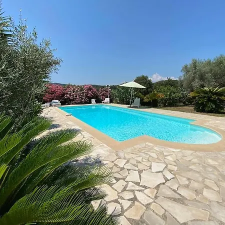 Casa de Férias 06av1 - Petite Maison Au Calme Avec Piscine Antibes