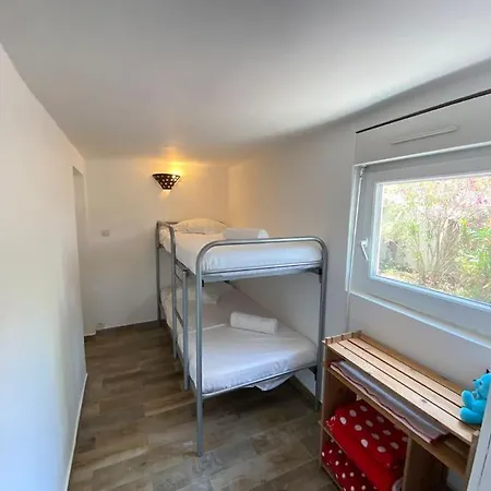 Casa de Férias 06av1 - Petite Maison Au Calme Avec Piscine