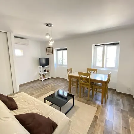 06av1 - Petite Maison Au Calme Avec Piscine Casa de Férias Antibes