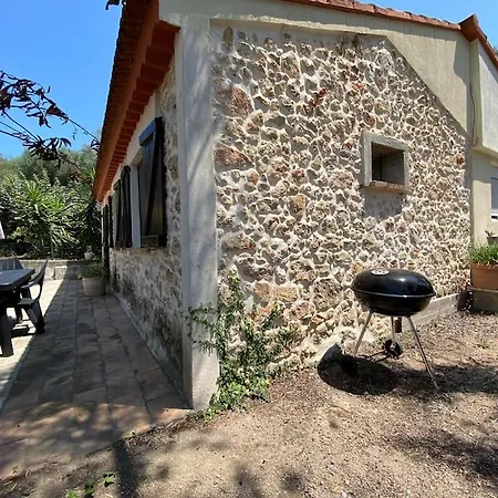 Casa de Férias 06av1 - Petite Maison Au Calme Avec Piscine *